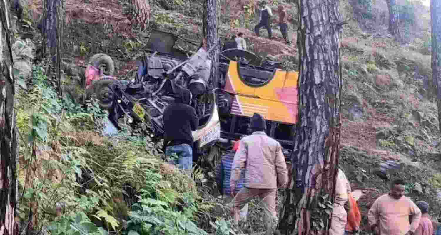 Five dead and 17 injured in bus crash in Pauri Garhwal, Uttarakhand.