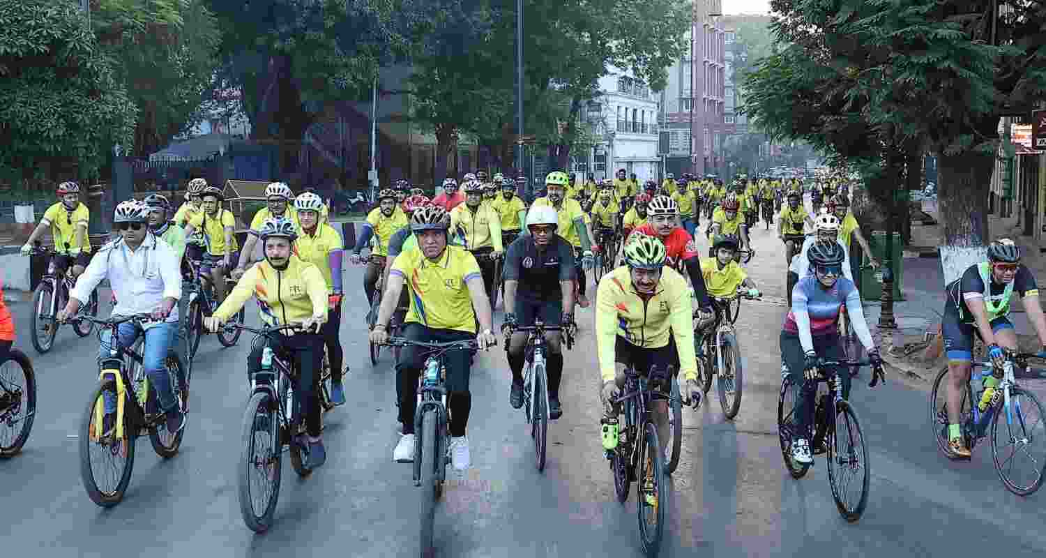 Mumbai sees massive participation in Fit India cycling drive.