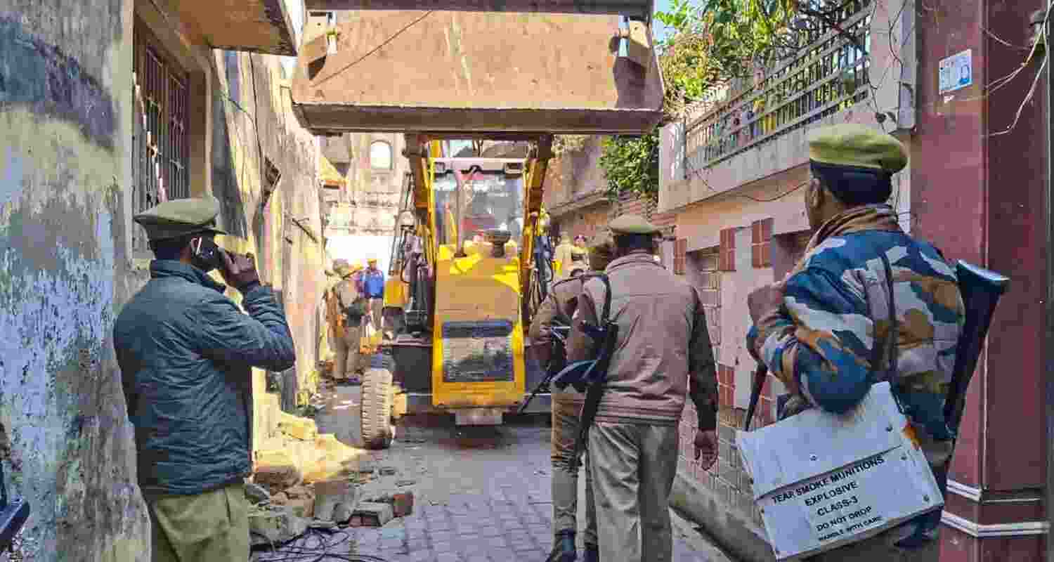 Holi and Ramazan Friday coincide UP to cover 10 Sambhal mosques.