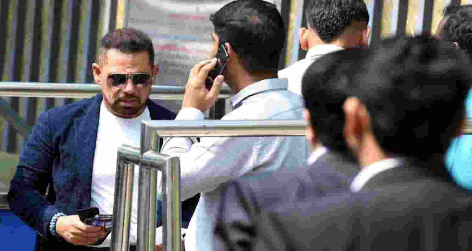 Robert Vadra faces ED questioning for over 6 Hours over Haryana land deal.