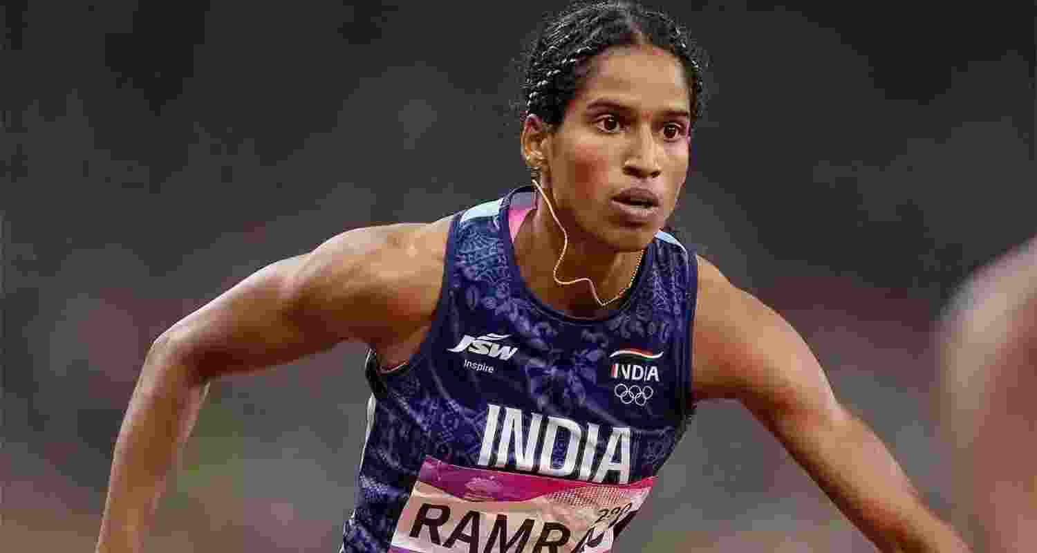 Vithya clocks 56.04s in record 400m hurdles run.