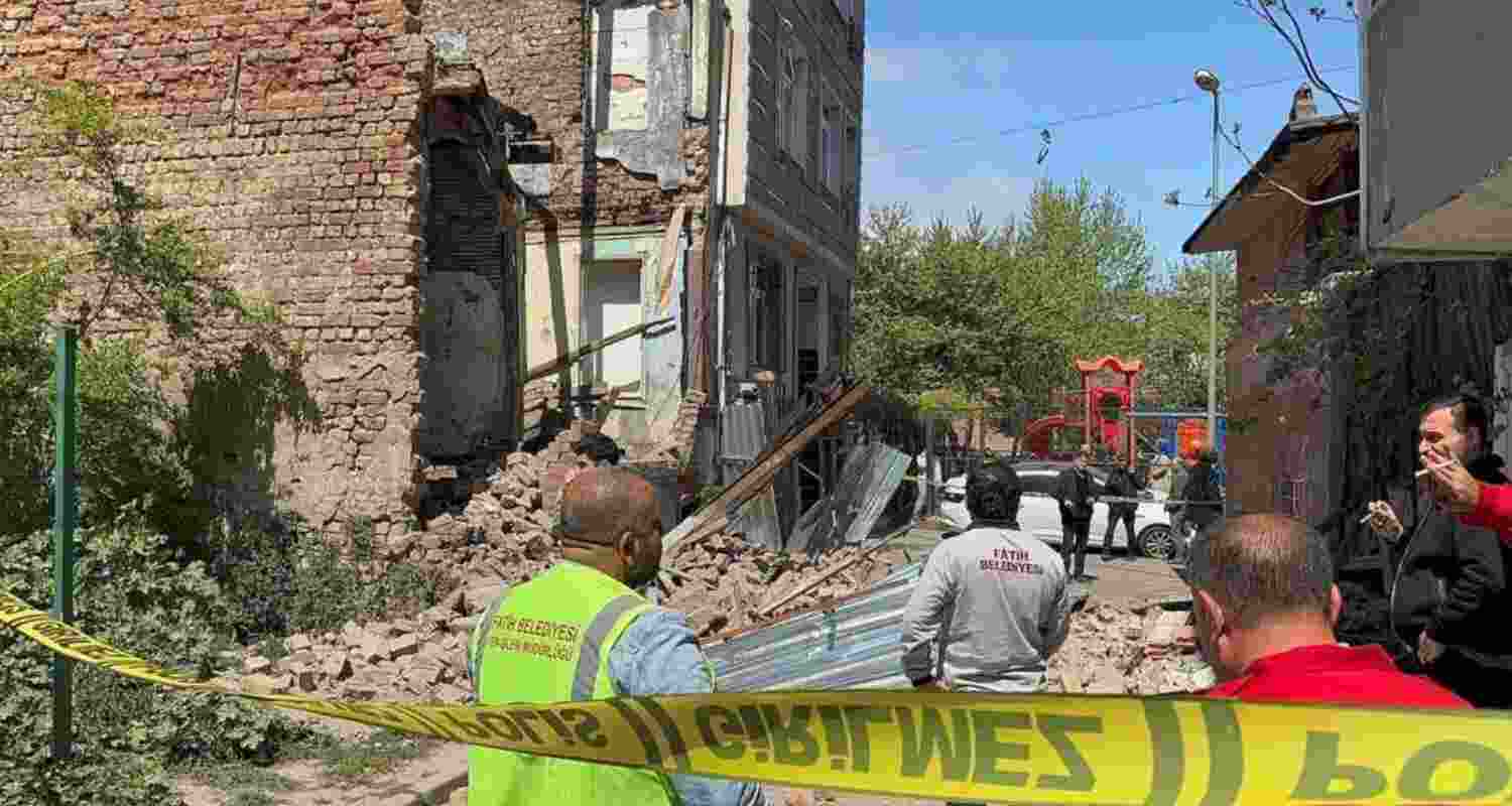 Quake Triggers Fear Across Istanbul City.