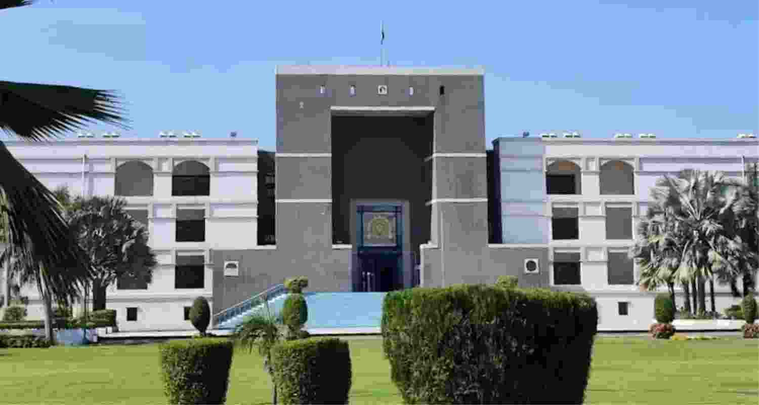 HC directs Railways to pay kin in 2018 disembarking case. HC directs Railways to pay kin in 2018 disembarking case.