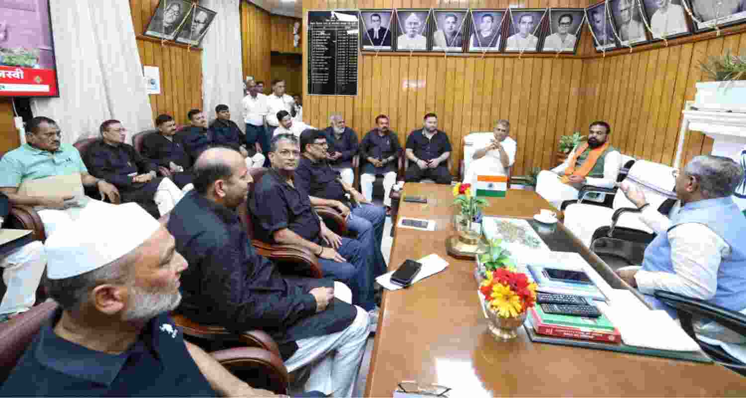 Tejashwi attacks Deputy CM Vijay Sinha in Assembly.