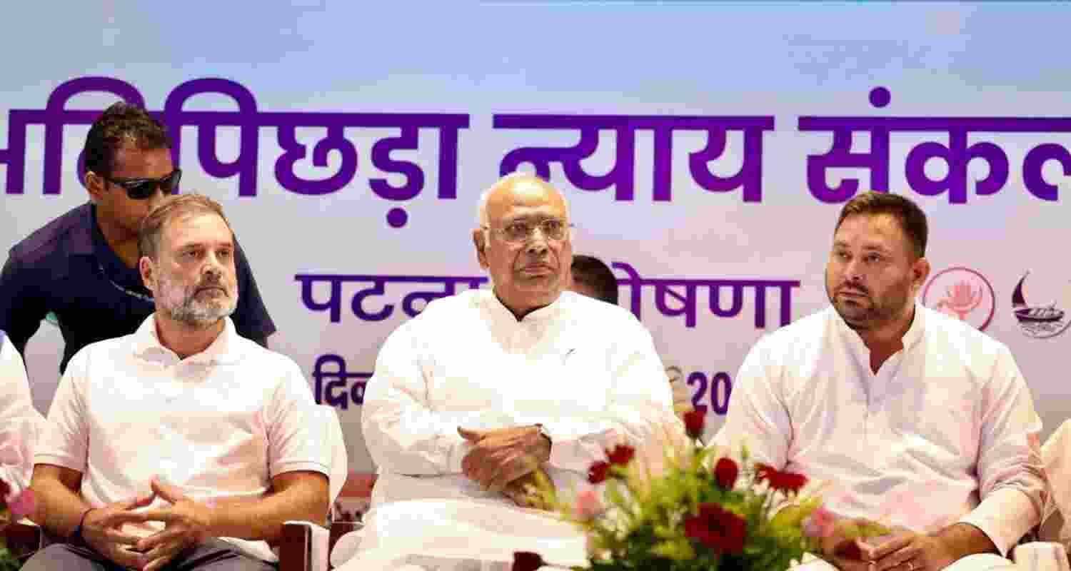 Right now, the bone of contention between the otherwise two staunch allies is the announcement of the Chief Ministerial candidate by the Mahagathbandhan (grand alliance). 