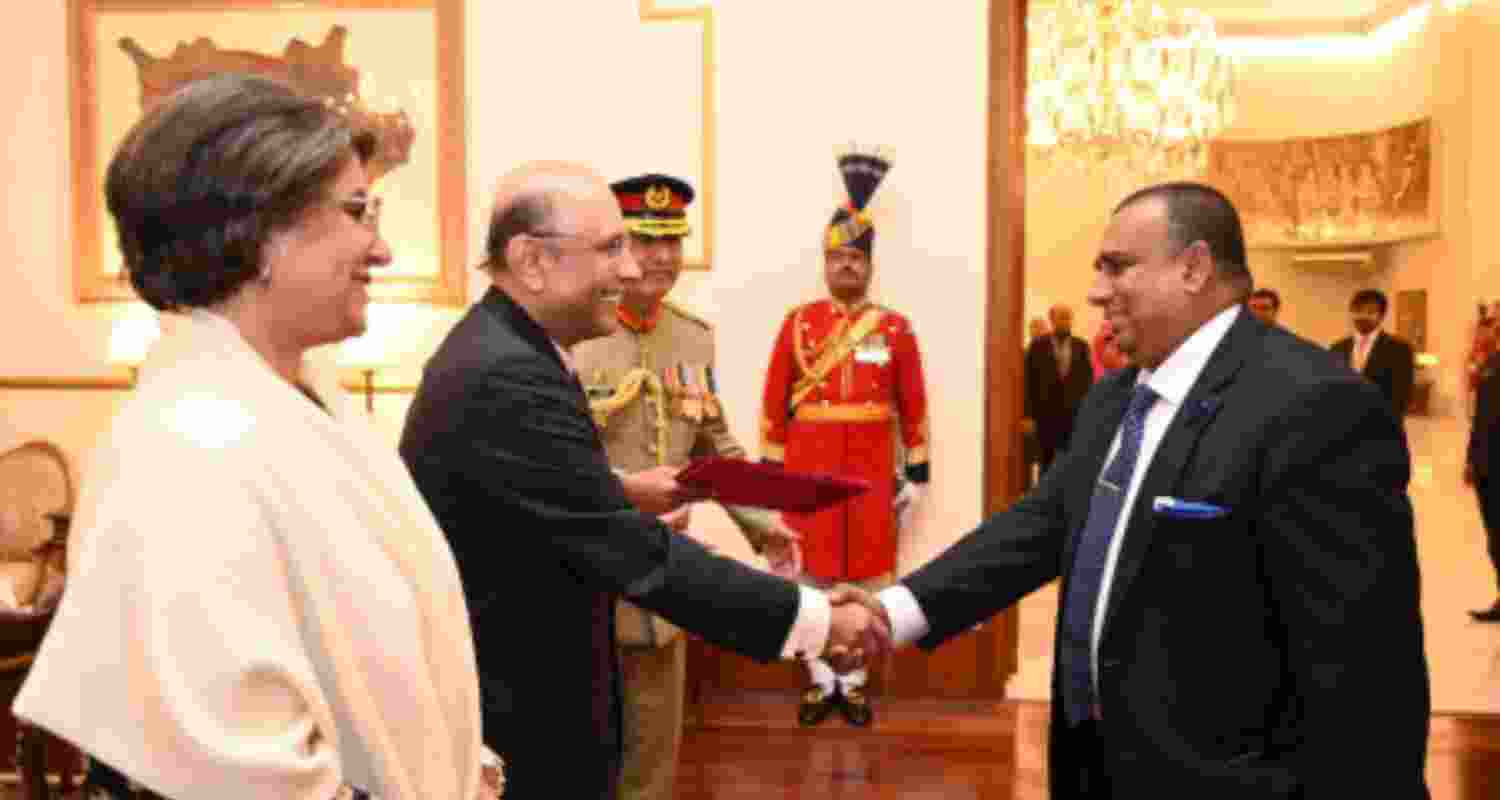 Bangladesh High Commissioner to Pakistan, Iqbal Hussain Khan (R) meeting Pakistan President, Asif Ali Zardari (L) in a file photo