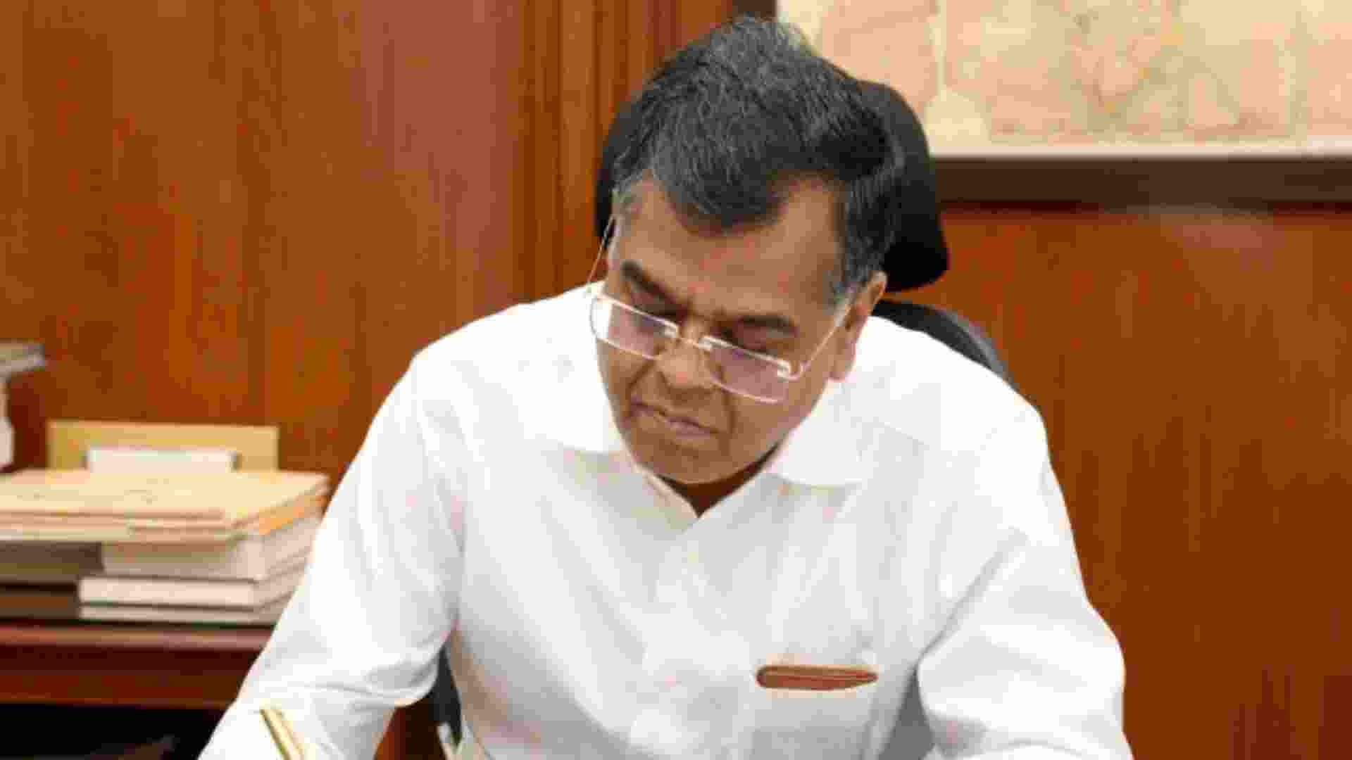 Flagging 'reluctance', Cab secy orders Sr officers to meet people