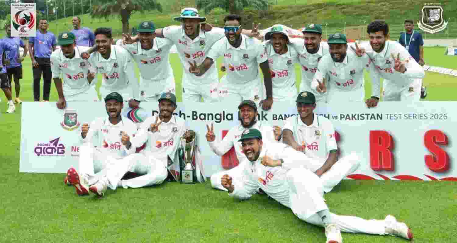 The victorious Bangladeshi cricket team.