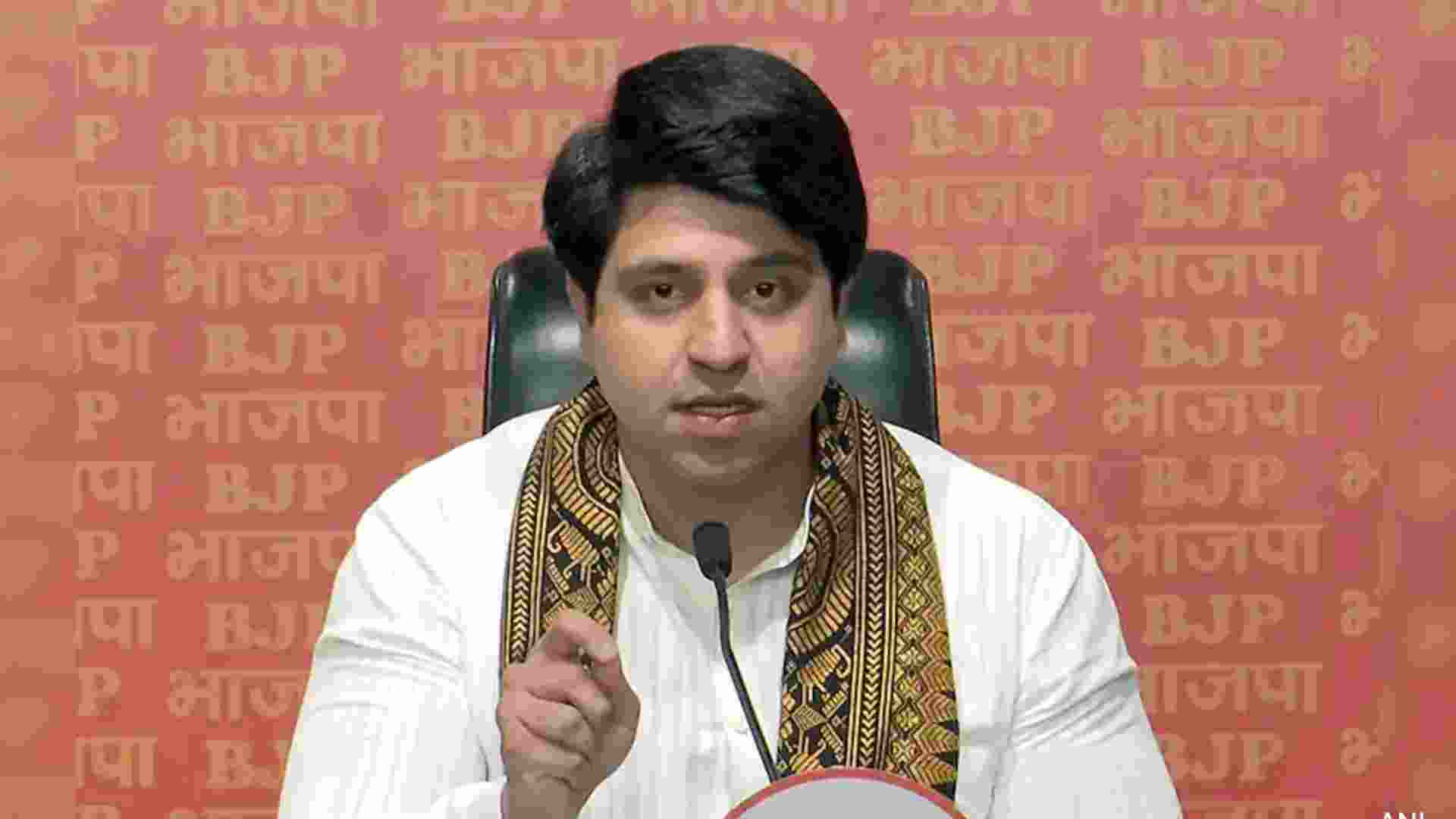 Cong 'grabs' land everywhere it sees through corruption: BJP