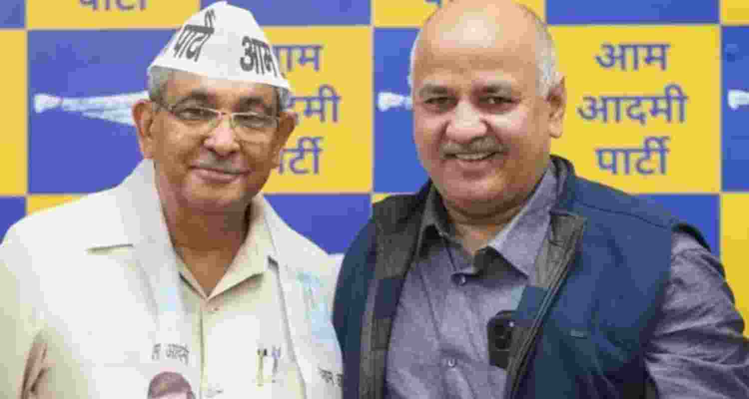 AAP hit by rebellion as 15 councillors resign.