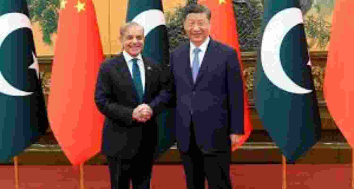File photo of Pakistan's Prime Minister Shehbaz Sharif and Chinese President Xi Jinping