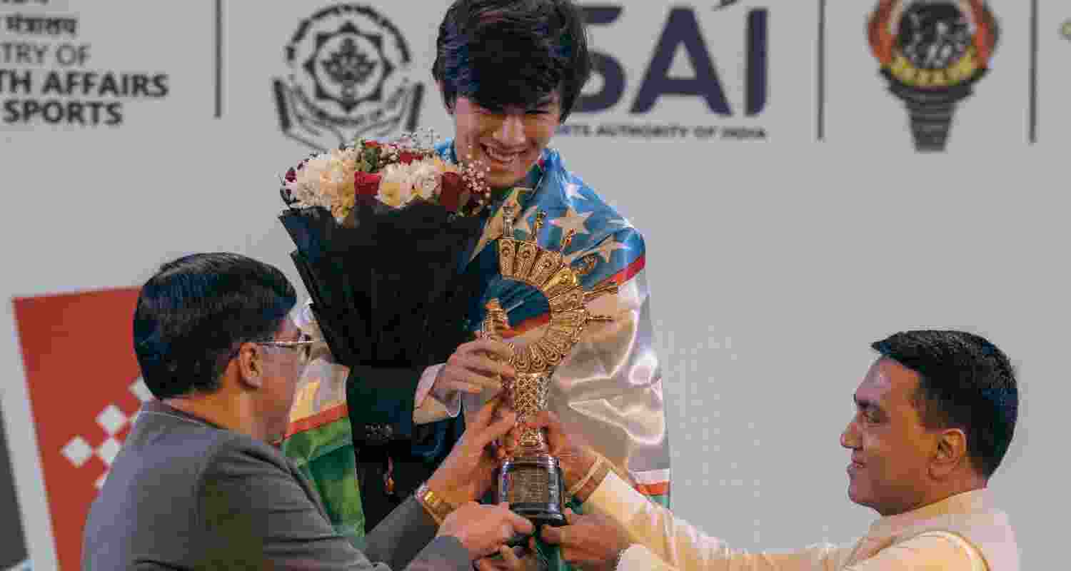 FIDE deputy president Vishy Anand and Goa Chief Minister Pramod Sawant presenting the Viswanathan Anand Cup to Uzbekistan's Javokhir Sindarov in Panaji on Wednesday.