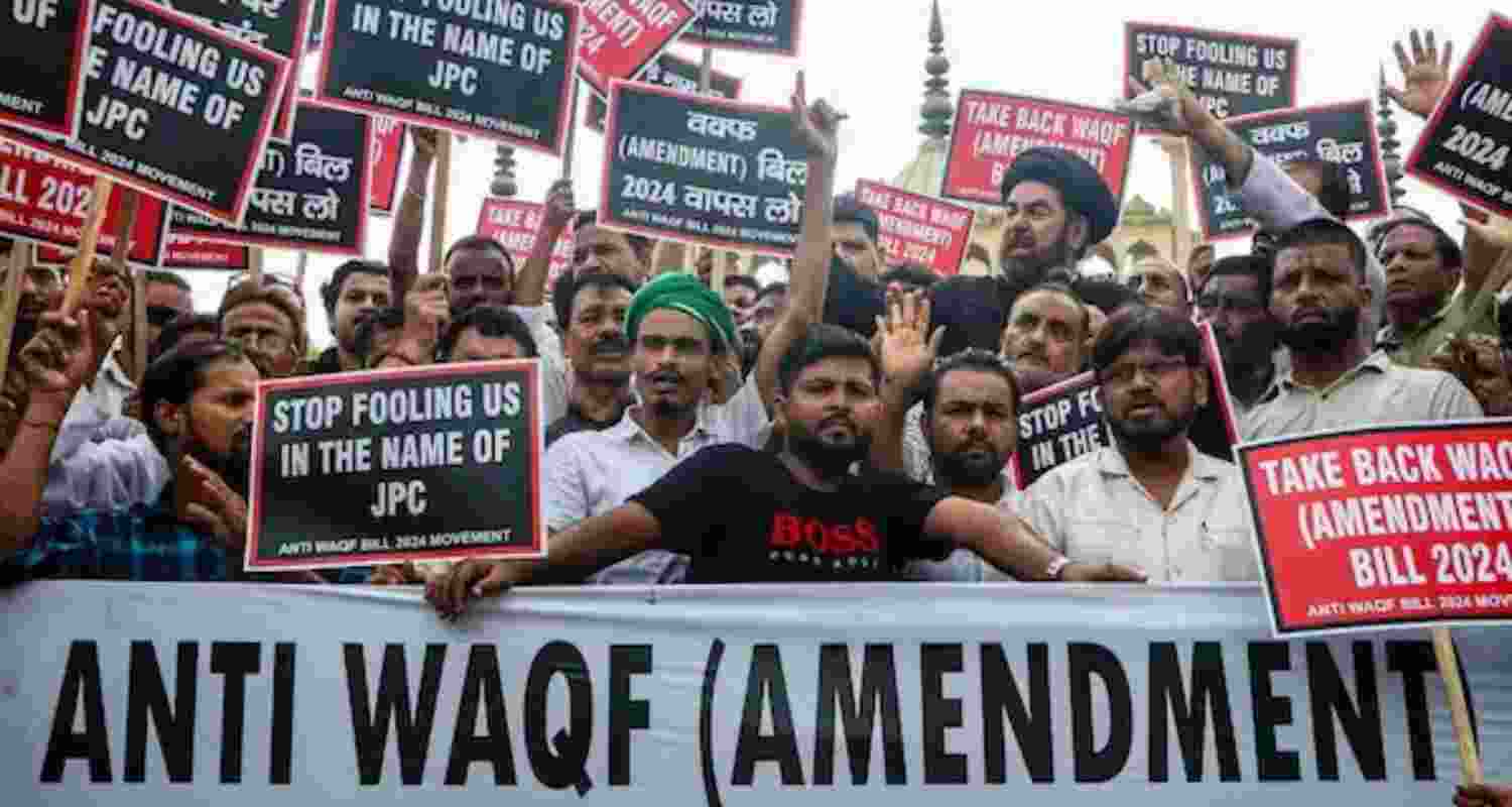 CPI(ML) protests Waqf Bill outside Bihar assembly