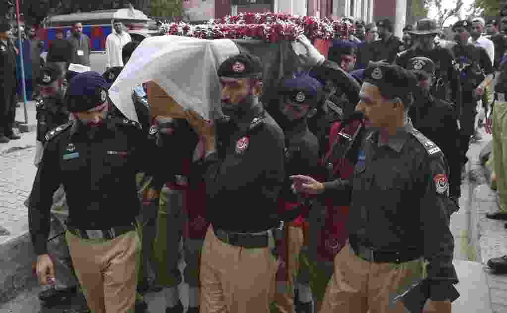 Two cops abducted, killed by Pak militants