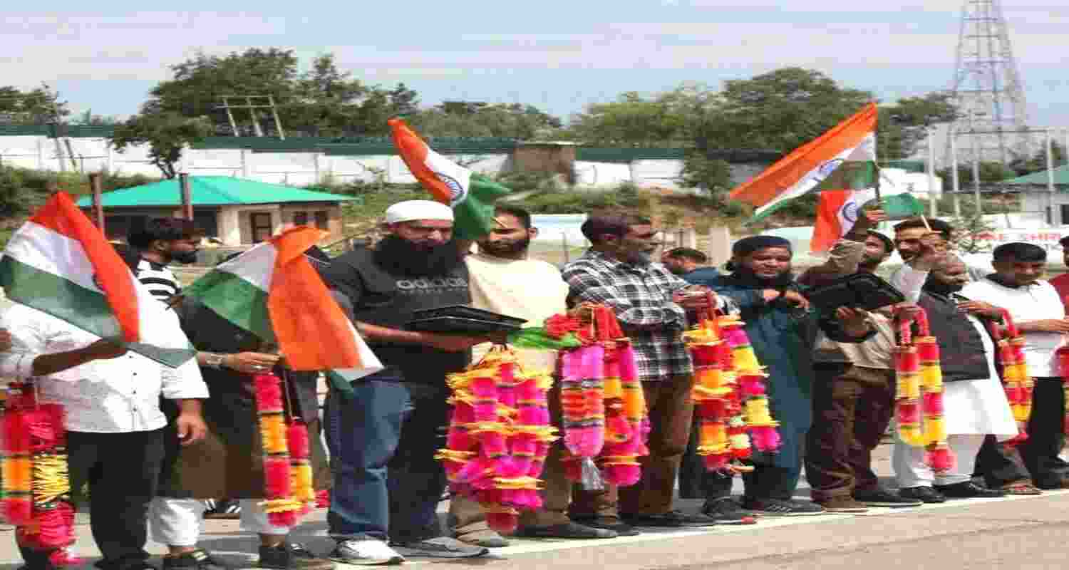 The first batch of Amarnath pilgrims receives a warm welcome after arriving in Kashmir on Thursday.