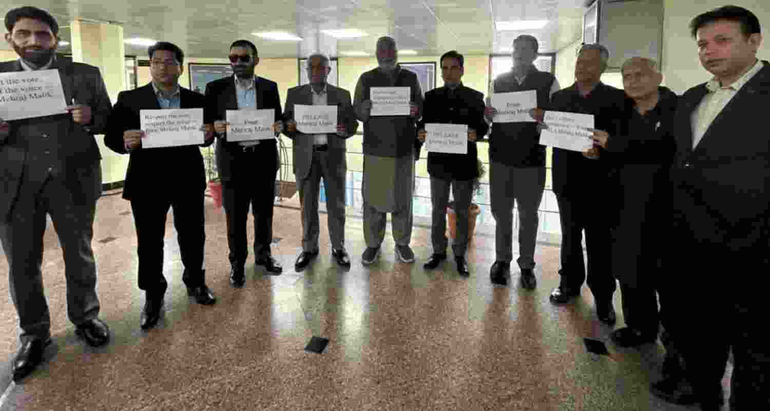 The autumn session of J&K Assembly begins with Malik's release plea.  The autumn session of J&K Assembly begins with Malik's release plea.