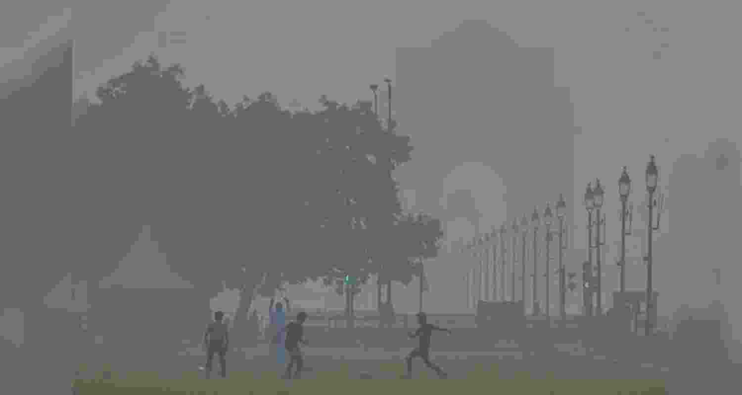 Delhi woke up to a smoggy morning today. Average AQI is 303. Delhi woke up to a smoggy morning today. Average AQI is 303.