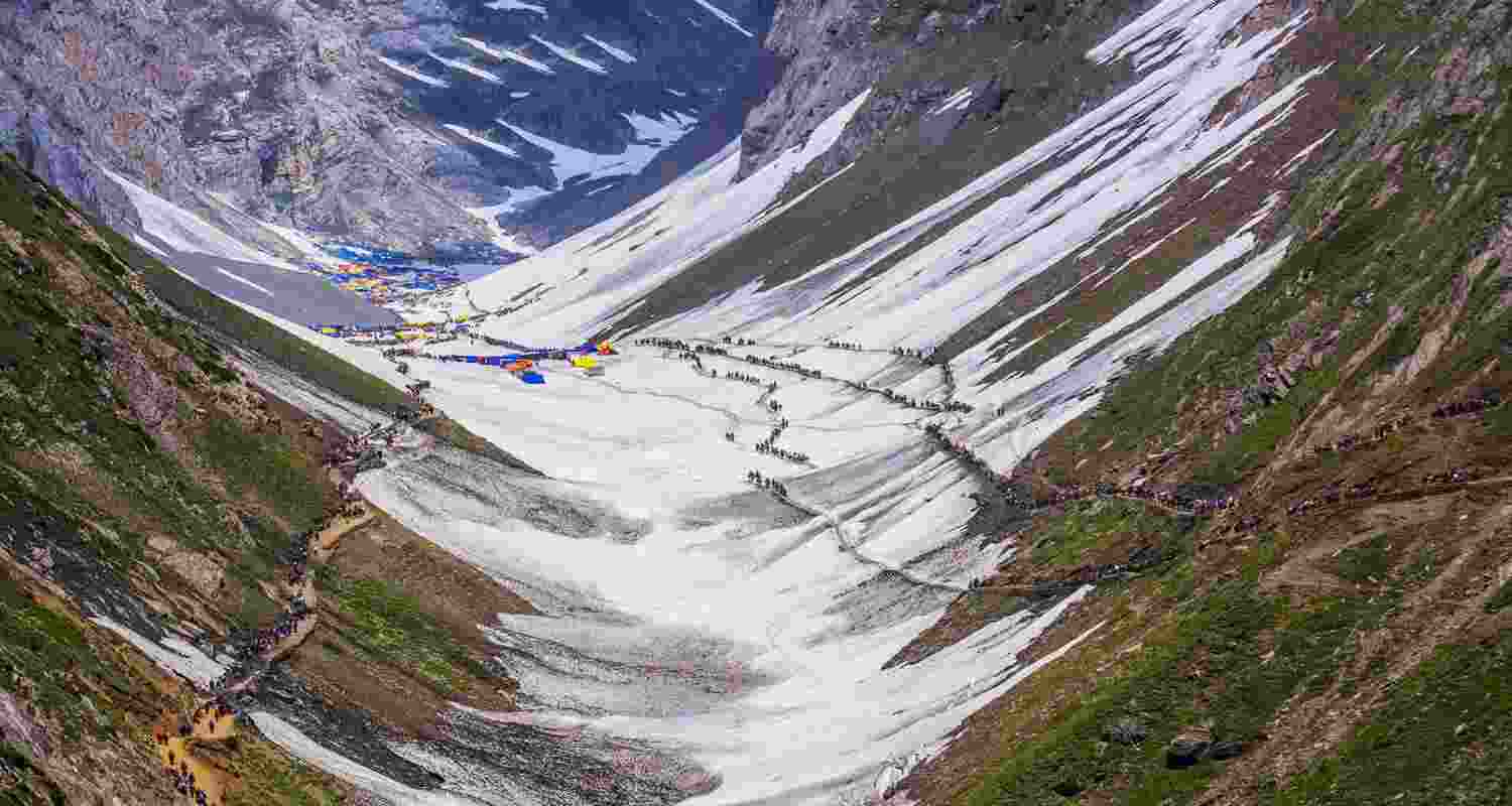 Fresh batch of over 7,000 Amarnath Yatris reaches Kashmir. Fresh batch of over 7,000 Amarnath Yatris reaches Kashmir.