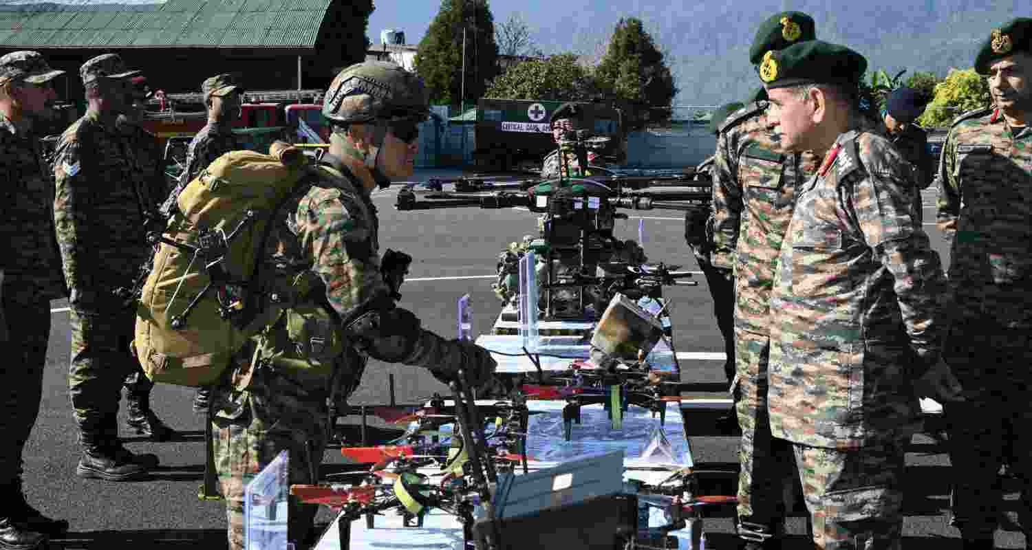 Army Chief during his visit to the Black Cat Division. Army Chief during his visit to the Black Cat Division.