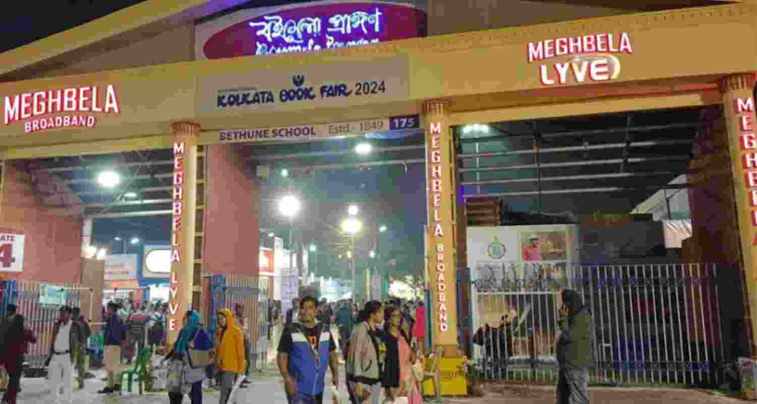 Teachers condemn arrest of two Jadavpur University students for protesting. Teachers condemn arrest of two Jadavpur University students for protesting.