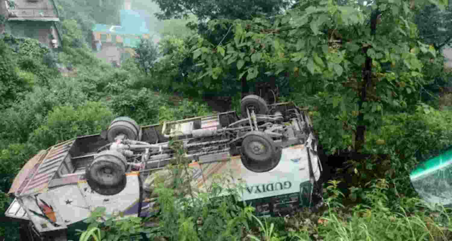 Bus carrying pilgrims falls into ditch in Bilaspur. Bus carrying pilgrims falls into ditch in Bilaspur.