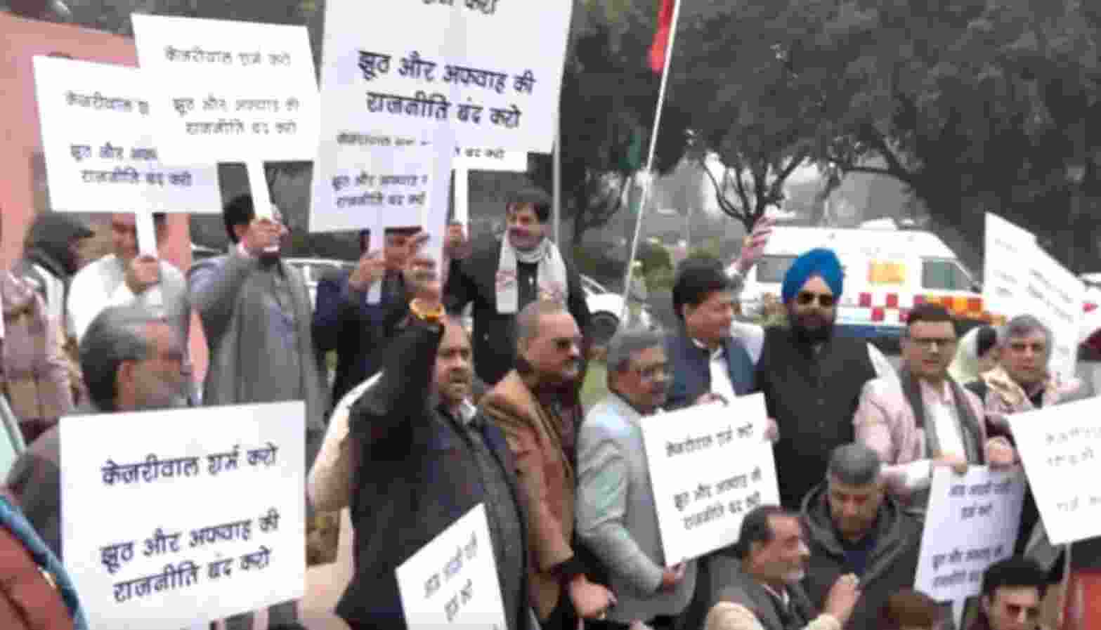 Delhi Assembly adjourned twice as BJP, AAP create uproar Delhi Assembly adjourned twice as BJP, AAP create uproar