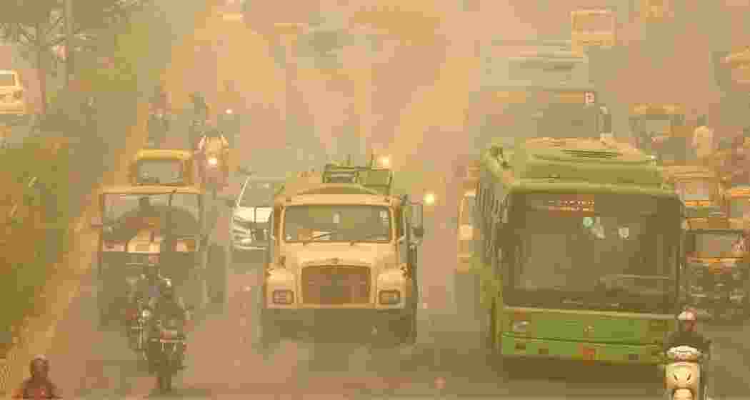 Smog diffuser on the roads of New Delhi as smoke blankets the city. Smog diffuser on the roads of New Delhi as smoke blankets the city.