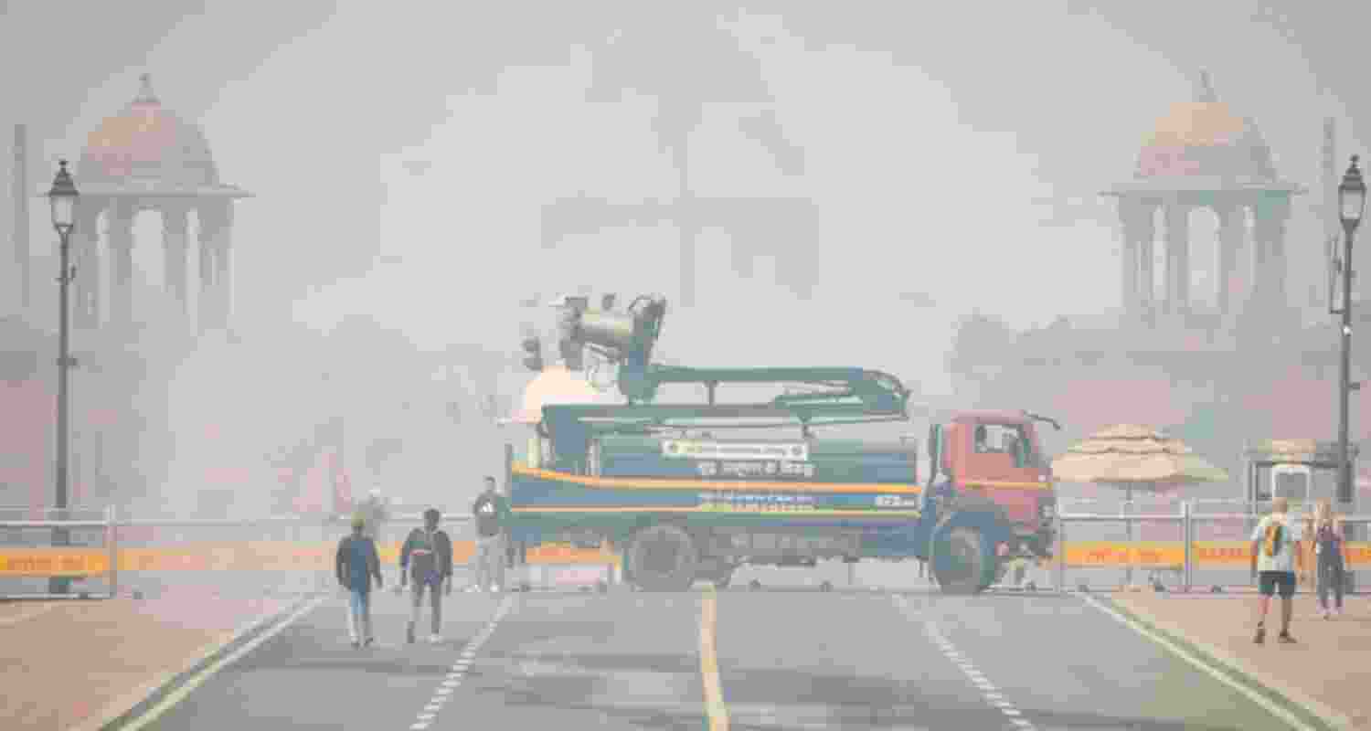 Delhi recorded an AQI of 339 in very poor category. Delhi recorded an AQI of 339 in very poor category.