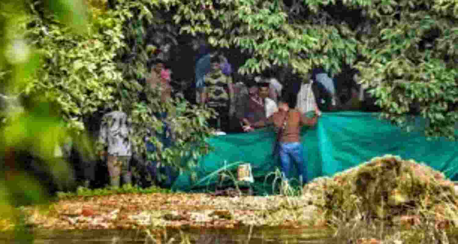 SIT summons activists in Dharmasthala mass burial case SIT summons activists in Dharmasthala mass burial case