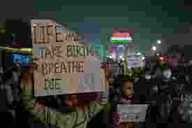 Air Pollution: Protests turn tense as demonstrators attack cops Air Pollution: Protests turn tense as demonstrators attack cops