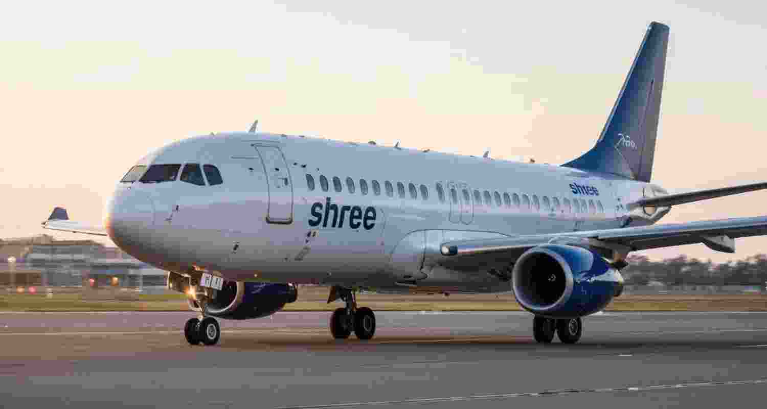 A Sri Airlines flight with 82 people on board made an emergency landing.  A Sri Airlines flight with 82 people on board made an emergency landing.
