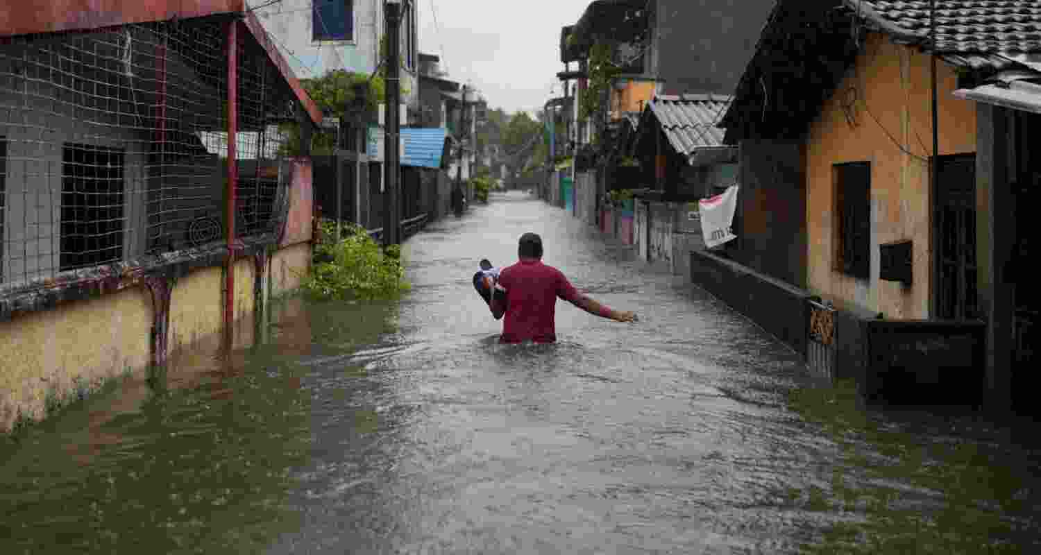Heavy rain has flooded the district of Wellampitiya on the outskirts of Sri Lanka’s capital Colombo. Heavy rain has flooded the district of Wellampitiya on the outskirts of Sri Lanka’s capital Colombo.