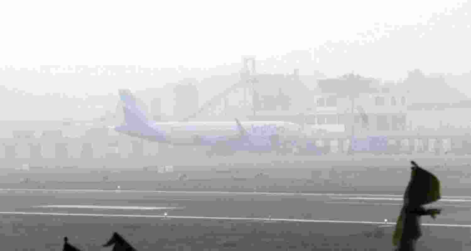 Foggy conditions disrupt air traffic at Ranchi airport Foggy conditions disrupt air traffic at Ranchi airport