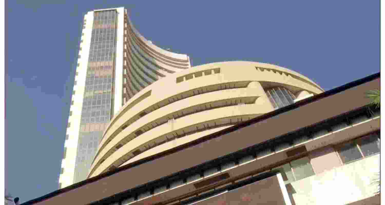 Foreign Institutional Investors (FIIs) offloaded equities worth ₹1,944.19 crore on Thursday, while Domestic Institutional Investors (DIIs) bought stocks worth ₹3,661.05 crore, according to exchange data Foreign Institutional Investors (FIIs) offloaded equities worth ₹1,944.19 crore on Thursday, while Domestic Institutional Investors (DIIs) bought stocks worth ₹3,661.05 crore, according to exchange data