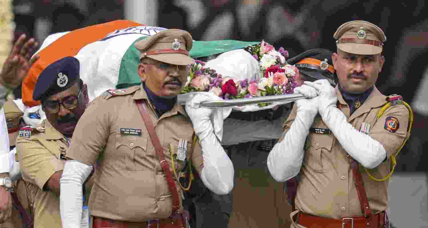 Also in attendance for his last rites were union ministers Amit Shah, Nitin Gadkari; former union minister, Sharad Pawar; BJP president, Nitin Nabin; and Maharashtra CM Devendra Fadnavis and Deputy CM Eknath Shinde Also in attendance for his last rites were union ministers Amit Shah, Nitin Gadkari; former union minister, Sharad Pawar; BJP president, Nitin Nabin; and Maharashtra CM Devendra Fadnavis and Deputy CM Eknath Shinde