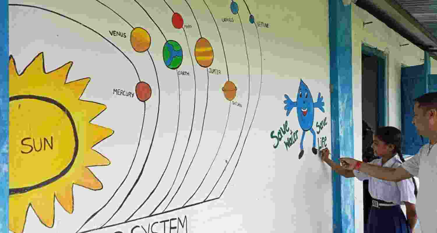 Currently, many urban and semi-urban primary schools have a large number of teachers but relatively few students Currently, many urban and semi-urban primary schools have a large number of teachers but relatively few students