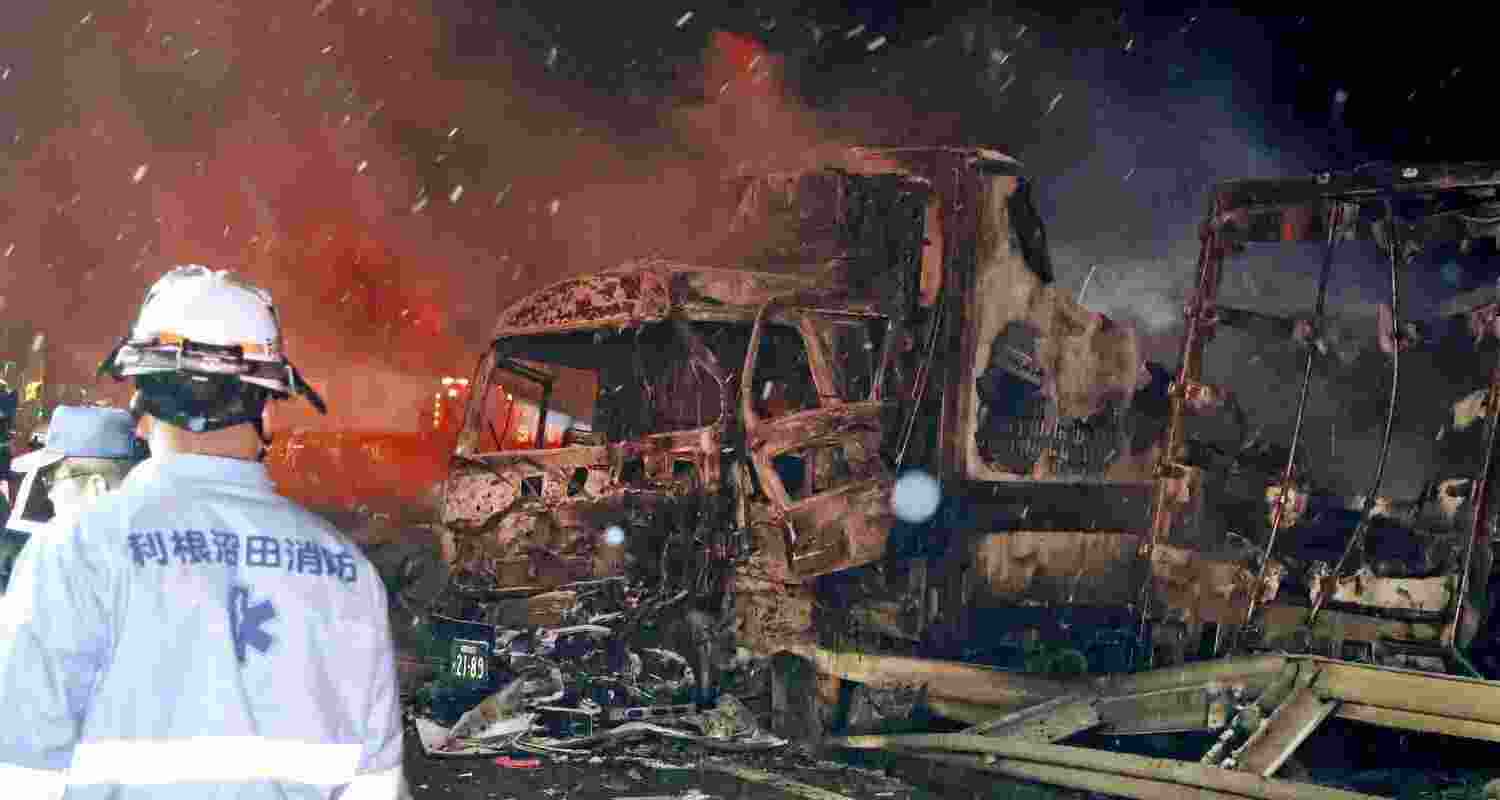 Crisis escalated when a fire erupted at the far end of the pile-up, spreading to more than a dozen vehicles, some of which were completely burned. Crisis escalated when a fire erupted at the far end of the pile-up, spreading to more than a dozen vehicles, some of which were completely burned.