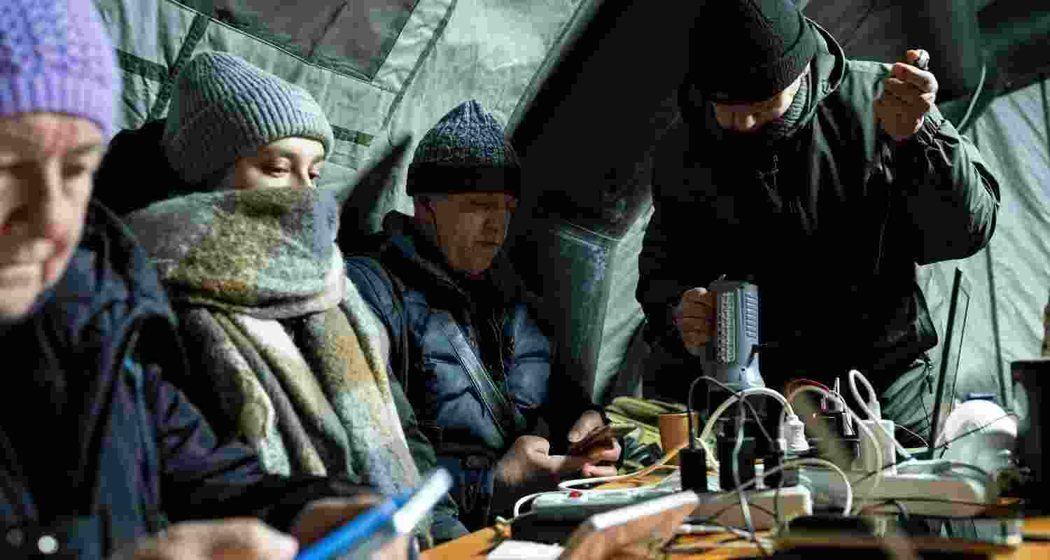 Russia’s attacks on Ukraine’s energy infrastructure sites have pushed the country’s civilian population to the brink, forcing thousands to flee their homes in the middle of harsh winter conditions Russia’s attacks on Ukraine’s energy infrastructure sites have pushed the country’s civilian population to the brink, forcing thousands to flee their homes in the middle of harsh winter conditions