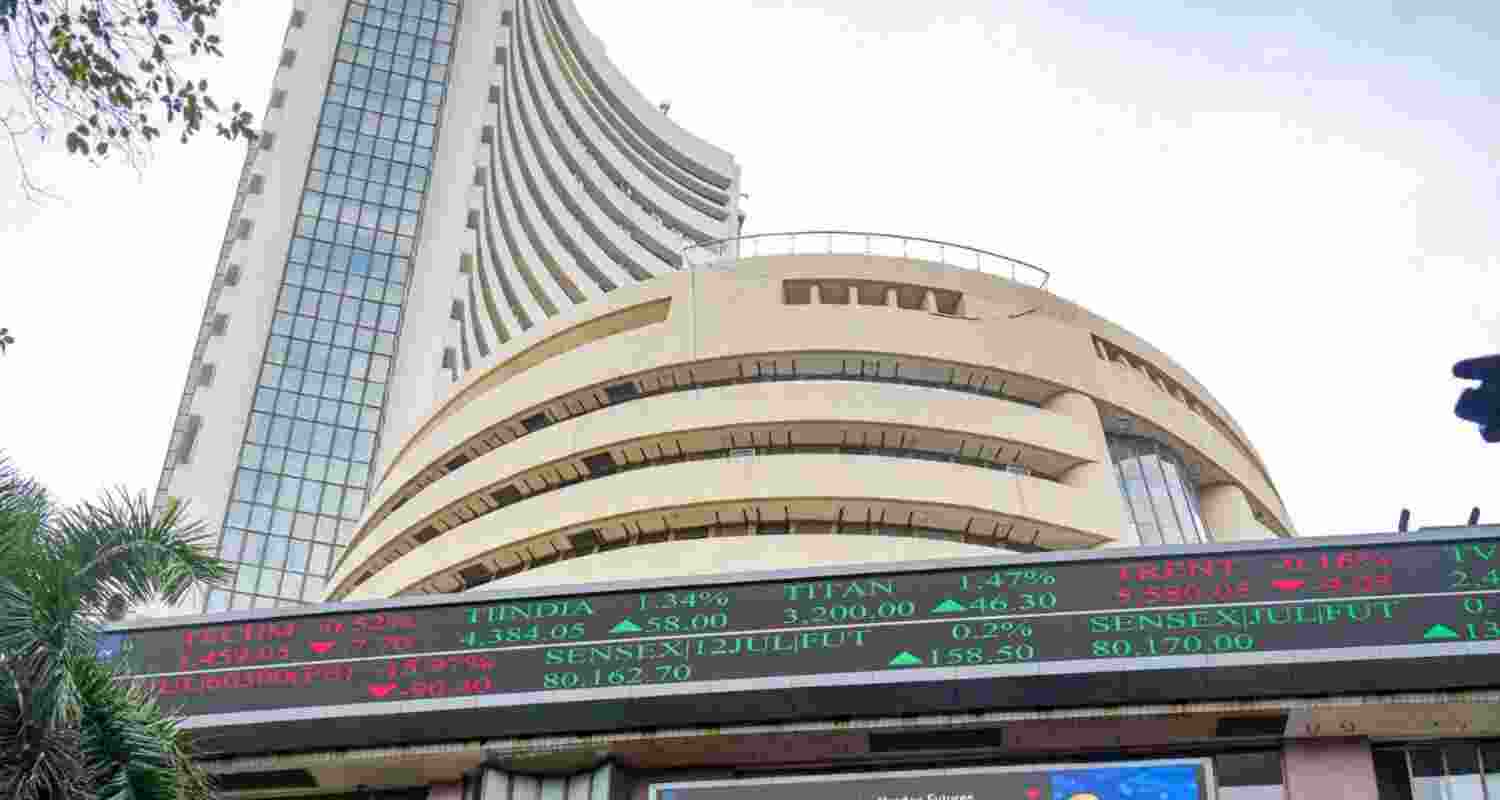 Foreign fund inflows also continued, as Foreign Institutional Investors (FIIs) bought equities worth ₹4,778.03 crore on Wednesday, according to exchange data. Domestic Institutional Investors (DIIs) also purchased stocks worth ₹6,247.93 crore in the previous trade Foreign fund inflows also continued, as Foreign Institutional Investors (FIIs) bought equities worth ₹4,778.03 crore on Wednesday, according to exchange data. Domestic Institutional Investors (DIIs) also purchased stocks worth ₹6,247.93 crore in the previous trade