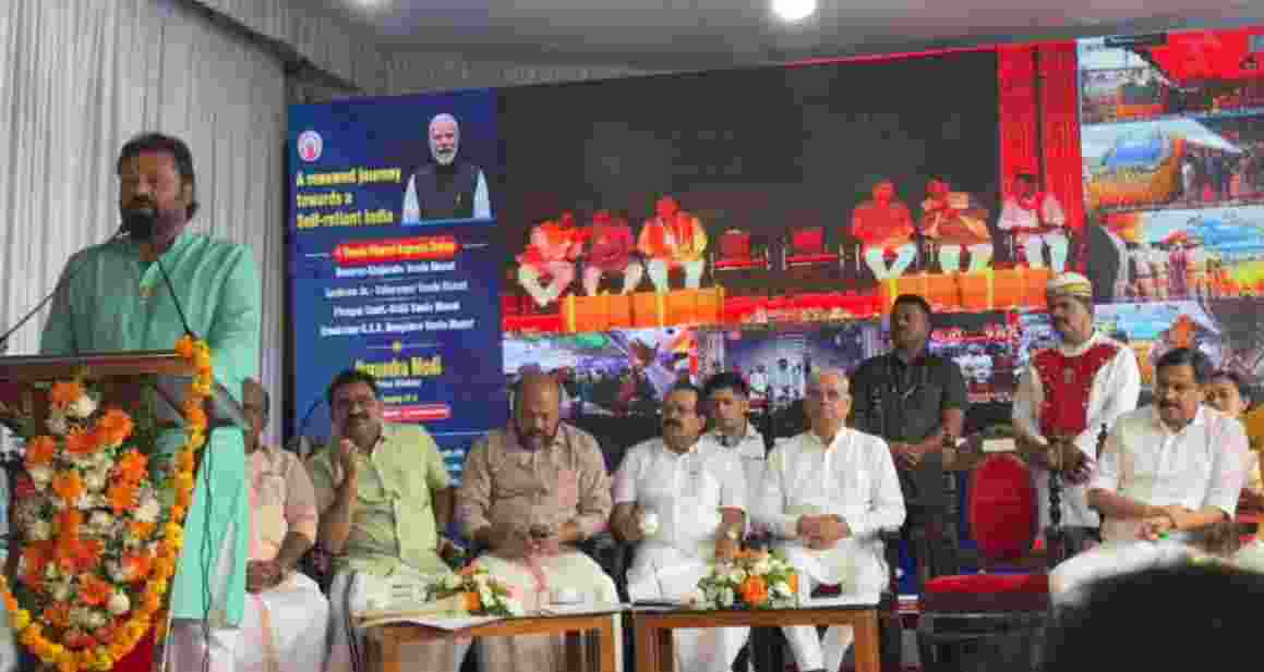 PM Modi flags off Ernakulam–Bengaluru Vande Bharat Express PM Modi flags off Ernakulam–Bengaluru Vande Bharat Express