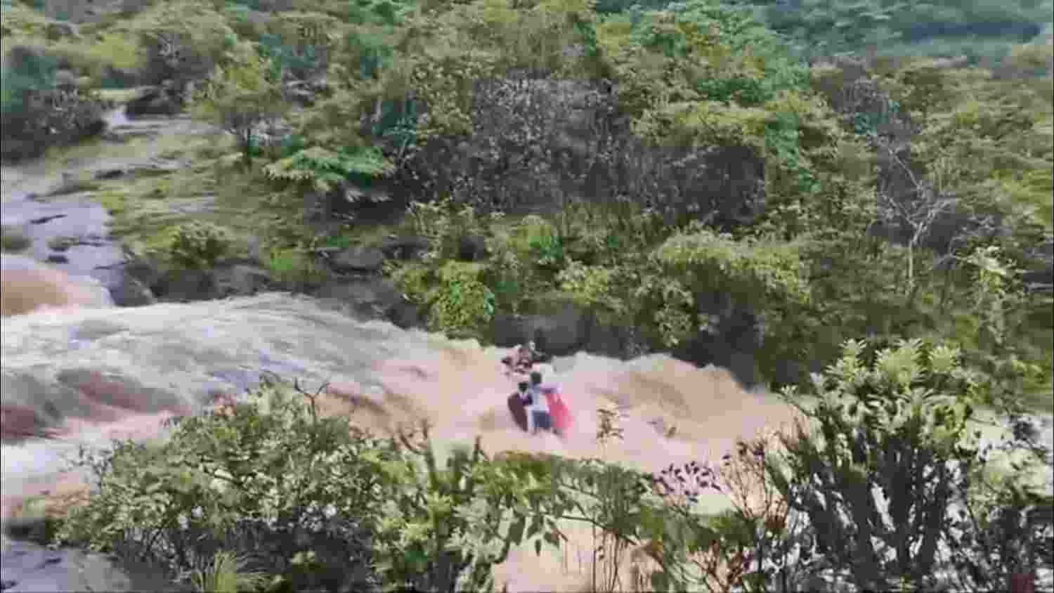 Pune issues tourist guidelines after Lonavala tragedy Pune issues tourist guidelines after Lonavala tragedy