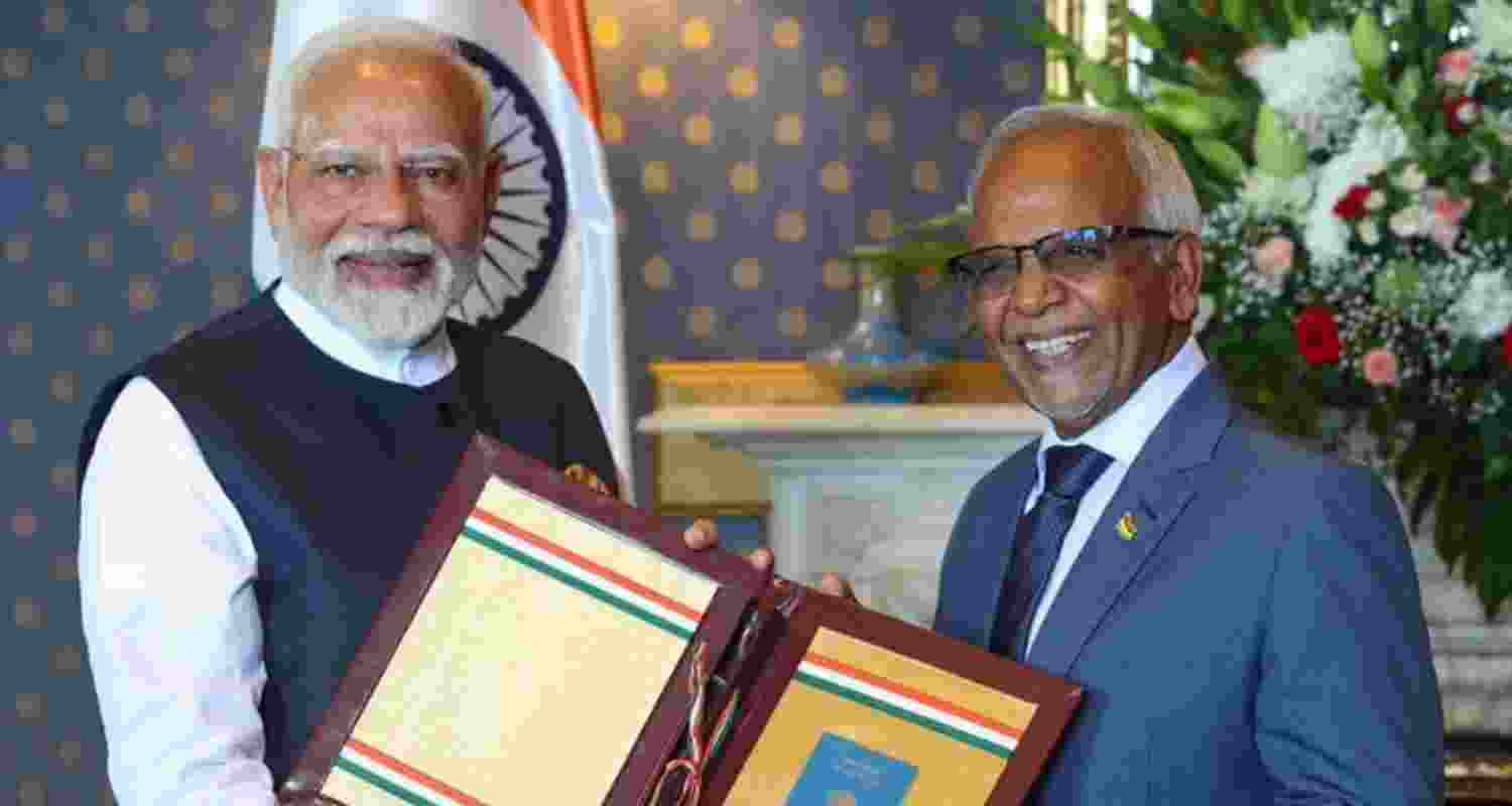 Indian Prime Minister Narendra Modi with Mauritius President Dharambeer Gokhool. Indian Prime Minister Narendra Modi with Mauritius President Dharambeer Gokhool.