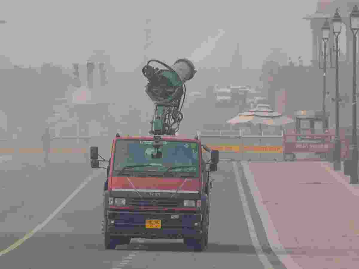 Mist sprayers being deployed by Delhi govt to mitigate pollution Mist sprayers being deployed by Delhi govt to mitigate pollution