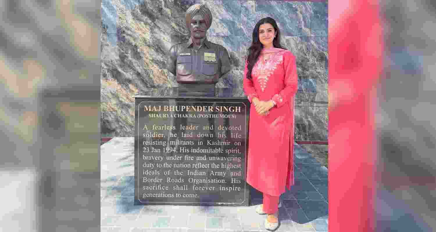 Nimrat's emotional post for martyred father on birth anniversary Nimrat's emotional post for martyred father on birth anniversary