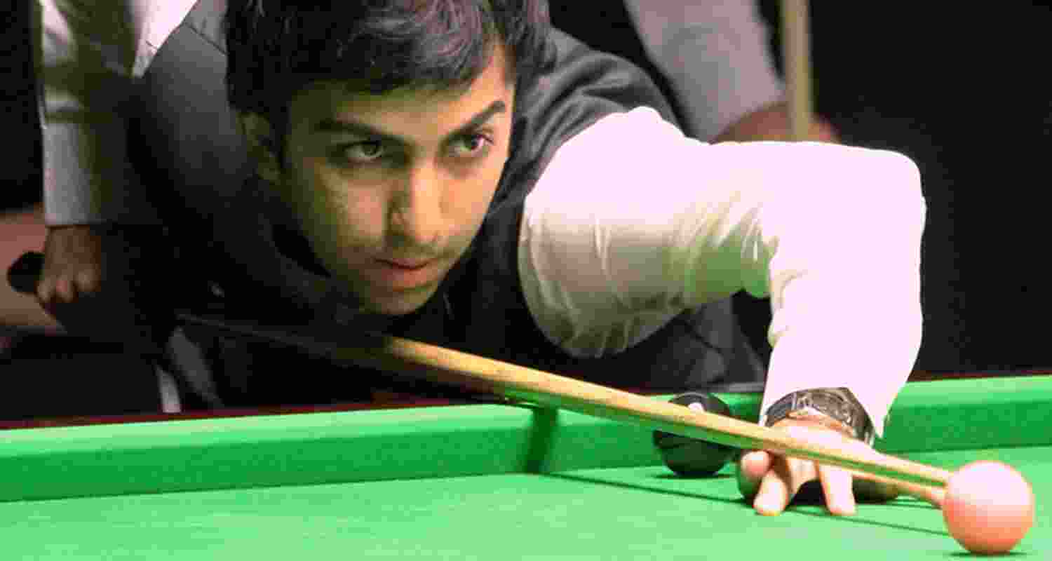 Ace Indian cueist Pankaj Advani scored a fine come-from-behind 4-2 win over Siddharth Parikh to keep himself in line for a hat-trick of Asian Billiards titles at Riyadh Ace Indian cueist Pankaj Advani scored a fine come-from-behind 4-2 win over Siddharth Parikh to keep himself in line for a hat-trick of Asian Billiards titles at Riyadh