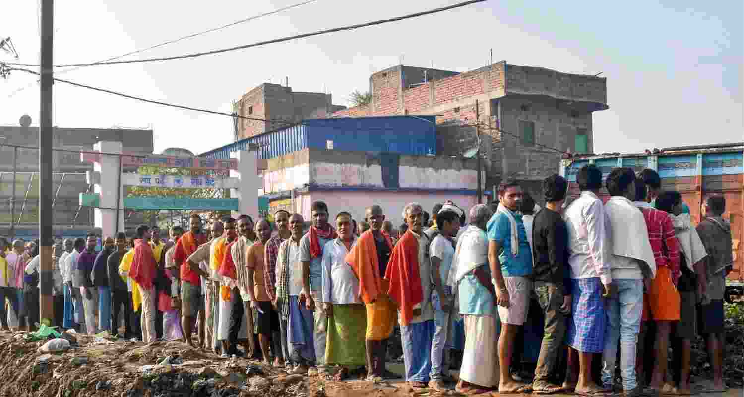 Women voters in Siwan's Pratappur village. Women voters in Siwan's Pratappur village.