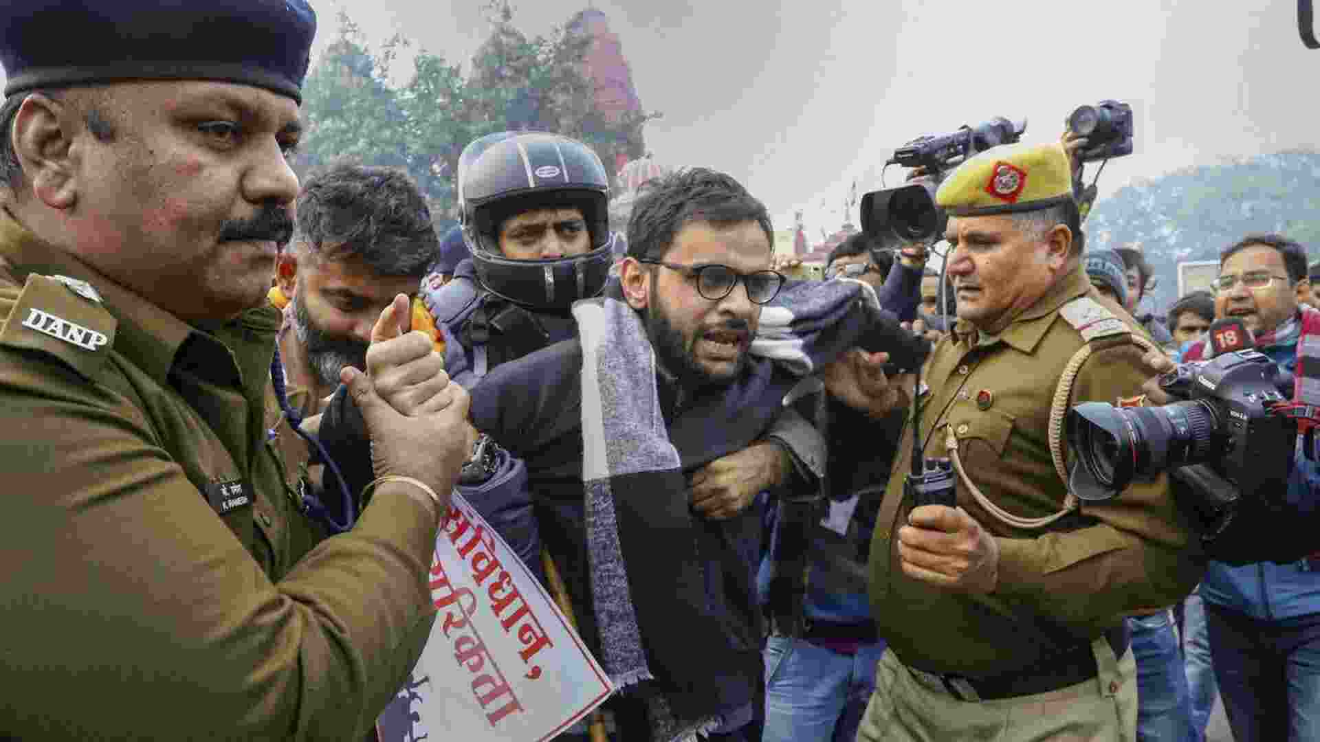 SC issues notice to DP in bail pleas by Umar Khalid, Sharjeel SC issues notice to DP in bail pleas by Umar Khalid, Sharjeel