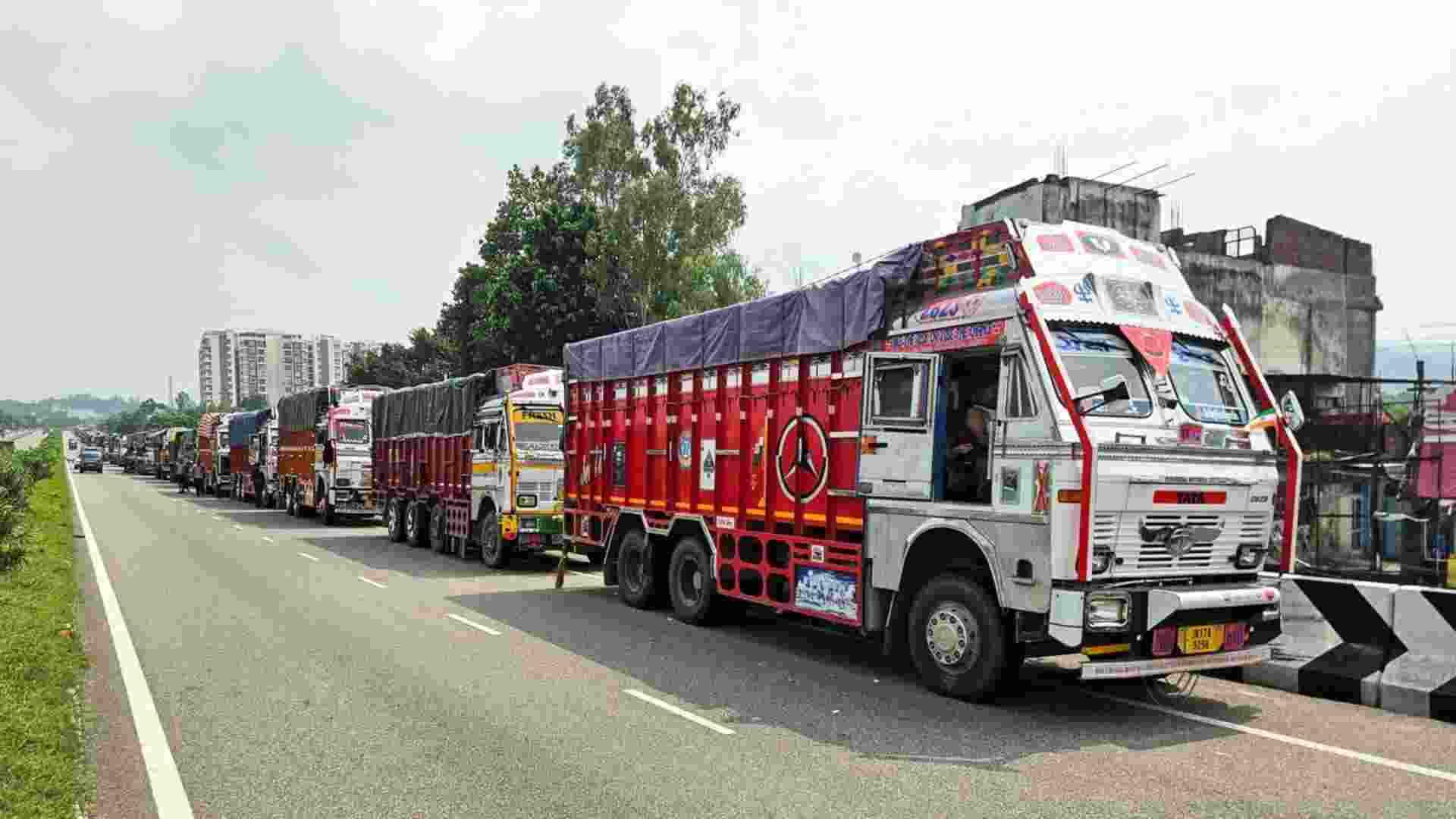 Petrol pumps run dry, soaring prices hit Kashmir Valley Petrol pumps run dry, soaring prices hit Kashmir Valley