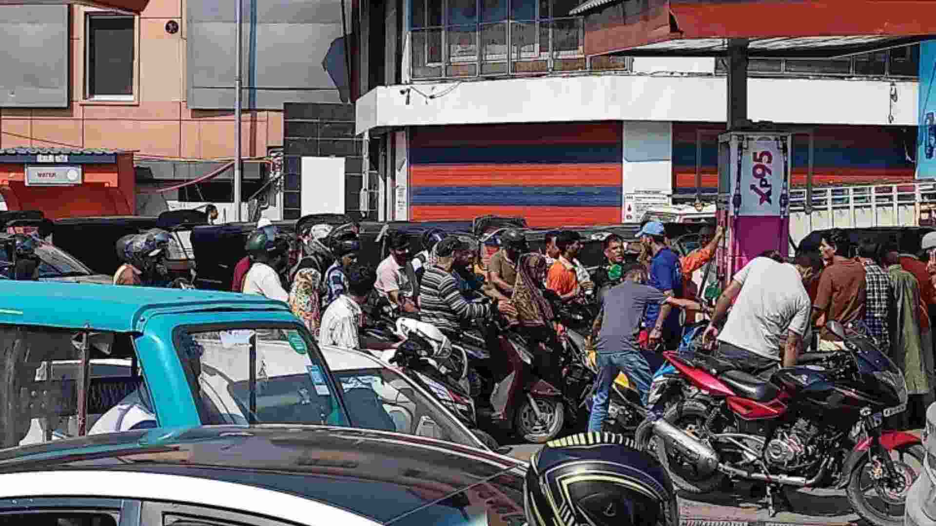 NH closure:Fuel shortage rumours, traders' anguish trigger panic NH closure:Fuel shortage rumours, traders' anguish trigger panic