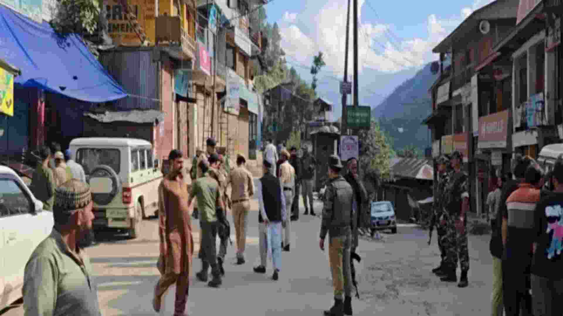 Prohibitory orders continue in Doda, locals get 2 hr relaxation Prohibitory orders continue in Doda, locals get 2 hr relaxation